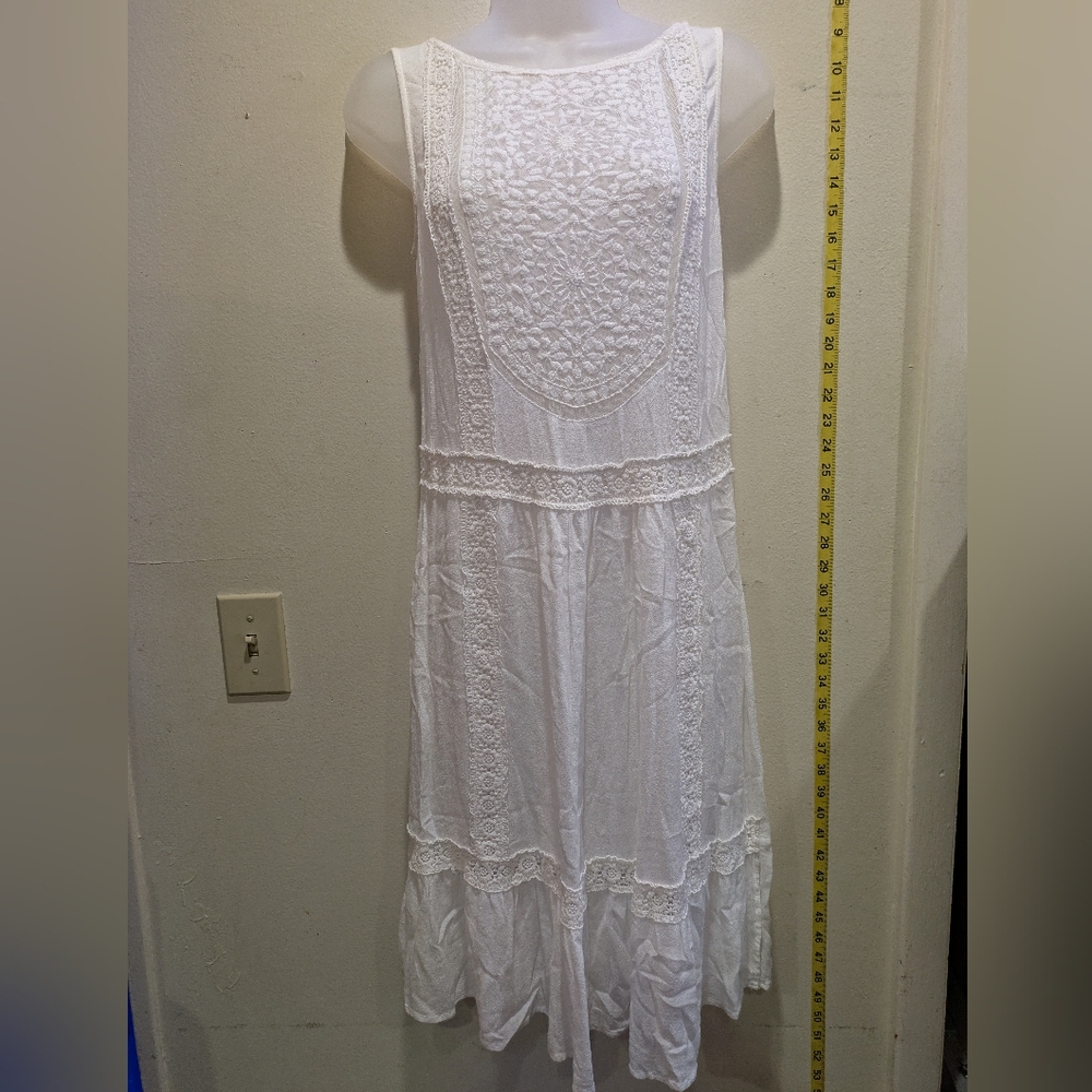 Forgiveness Elegant White Lace Midi Dress Size Medium